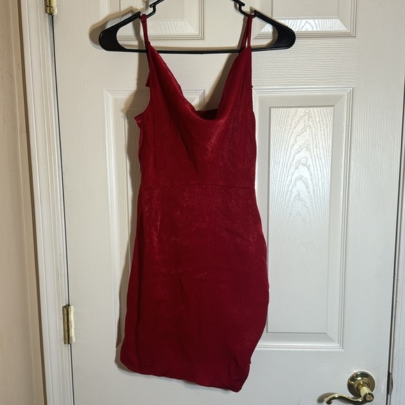 Pretty Little Things Red Satin Cowl Neck spaghetti‎ strap mini 100% cotton Dress - Picture 3 of 9
